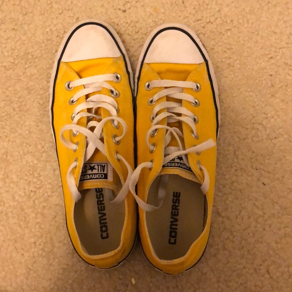 Lemon yellow low top converse